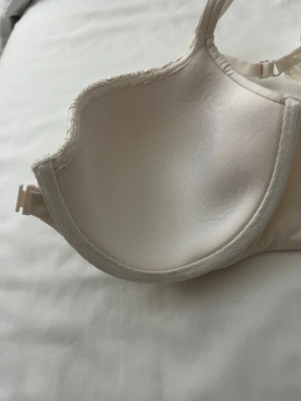 Victoria's Secret Body by Victoria Cream Racerback Demi 32DDD